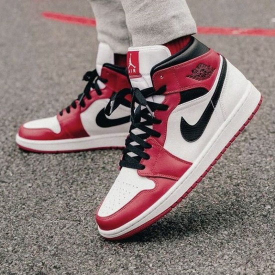 AJ 1 Mid Chicago 2020 White/Gym Red/Black 554724-173